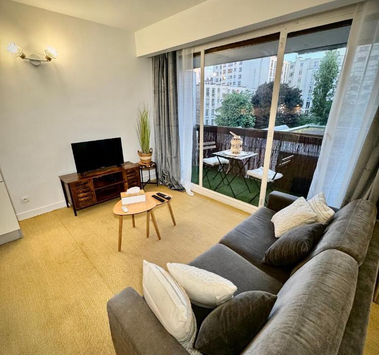 Saint-Lambert Apartment | Appartement avec piscine