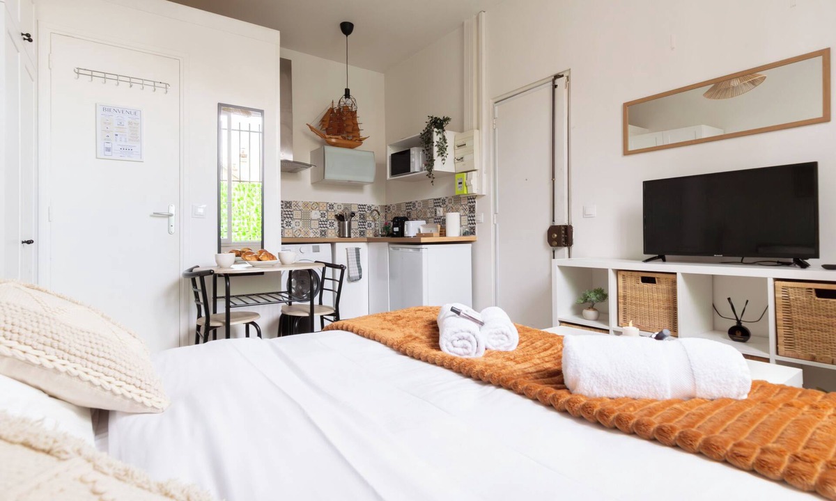 Bois-Colombes Apartment | Appartement cosy proche de Paris - Wifi - Free Parking - Tv