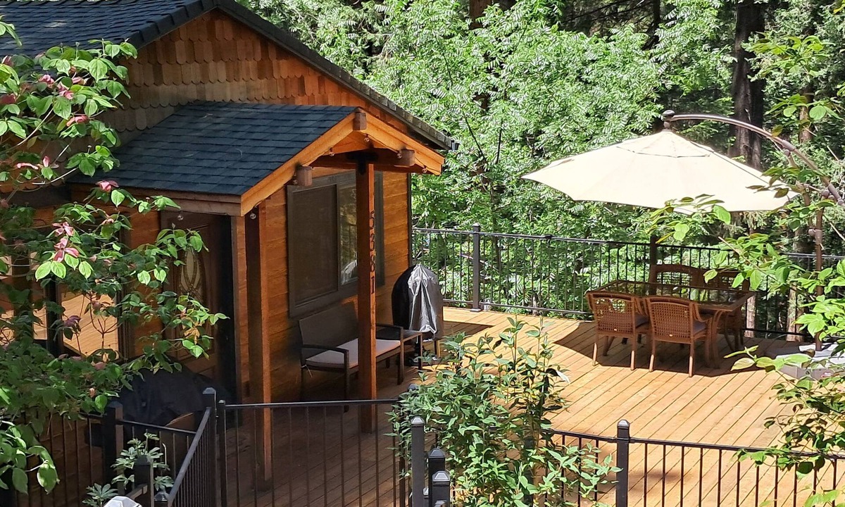Apple Hill House | Apple Hill Paradise, Comfy Retreat with stunning tree views, Clean,Fully stocked