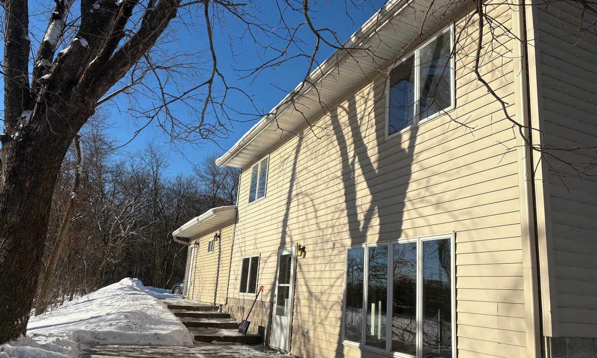 Somerset House | Apple River Rental 2-bedroom home with AC in quaint Somerset WI. Sleeps up to 8