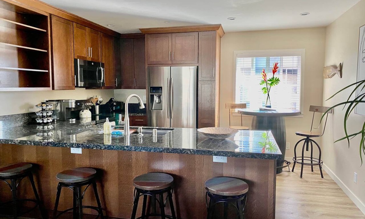 Carpinteria Apartment | Apt 9: Beautiful apartment for families near a beach.