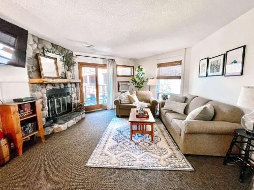 Lutsen House | Aspen Cottage Ski In Ski Out 1BR at Lutsen Mtn
