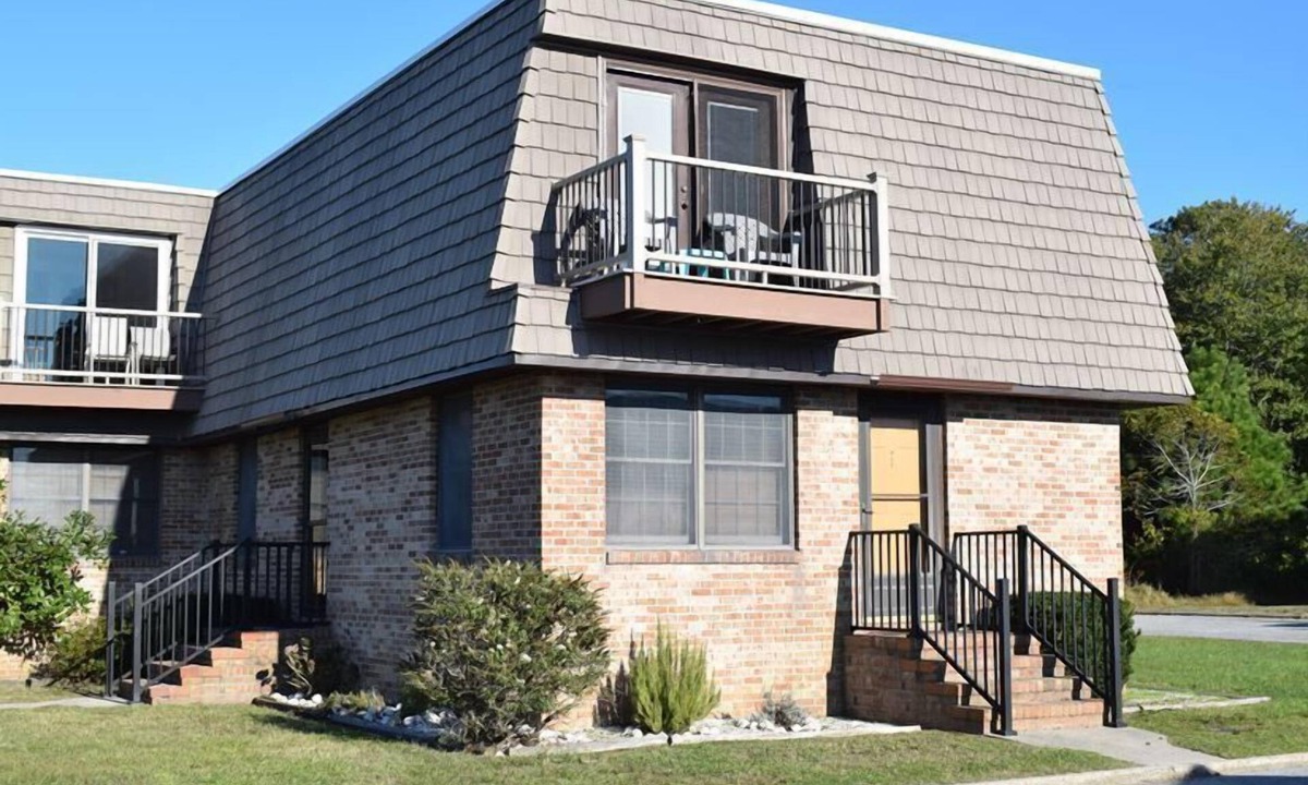 Chincoteague House | Assateague Vista- Waterfront Views of Lighthouse, Pool, Shared Dock Access