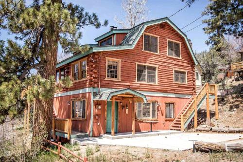 Fawnskin House | Authentic Pet-Friendly Cabin Retreat Nestled Among the Pines