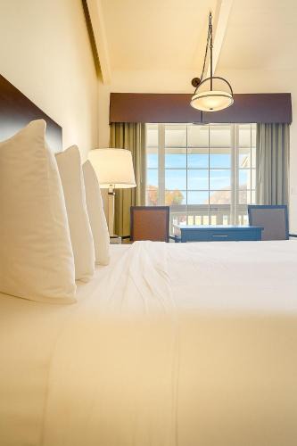 Morro Bay Hotel | Avalon Inn Downtown Morro Bay