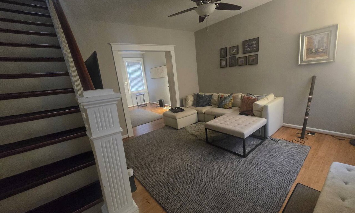 Downtown Baltimore House | Awesome 2-bedroom townhome with AC 2 blocks from Johns Hopkins Bayview Hospital