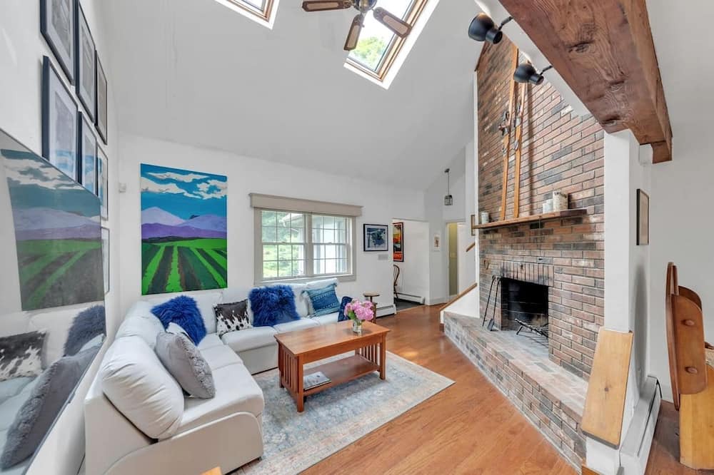 Sunderland Cottage | Awesome Cottage with Fireplace and Swimming Pool in Sunderland, Vermont