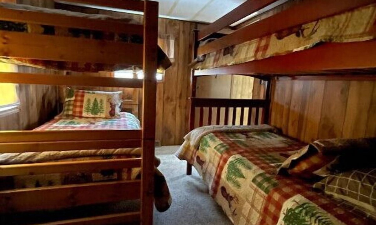 Crivitz House | Backwoods Hideaway.nIts Fo-Rest, Relaxation, & Smore