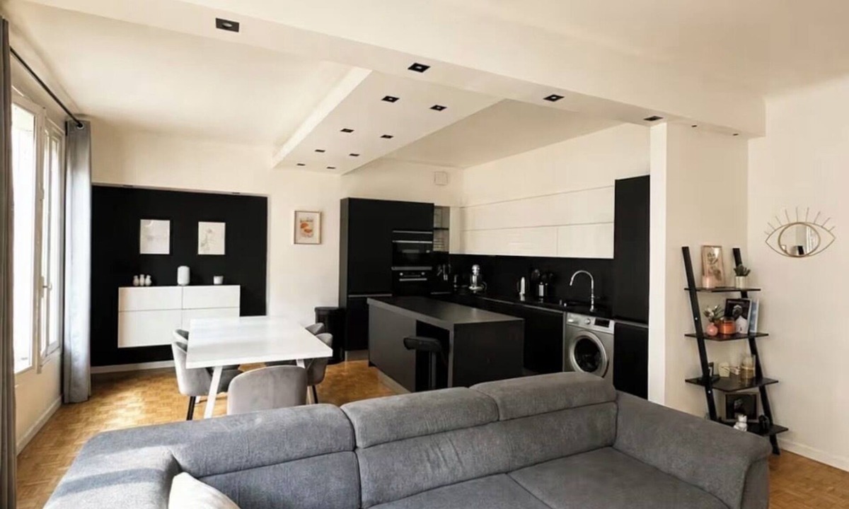 Notre-Dame-des-Champs Apartment | Balcony · Luxembourg Gardens · Saint-Germain 6th