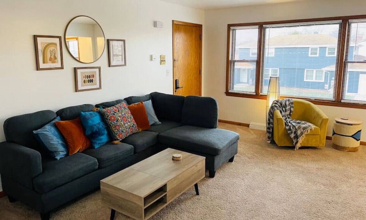 Appleton Apartment | Bay Street Unit 3 · Charming & Cozy APT-Free Parking