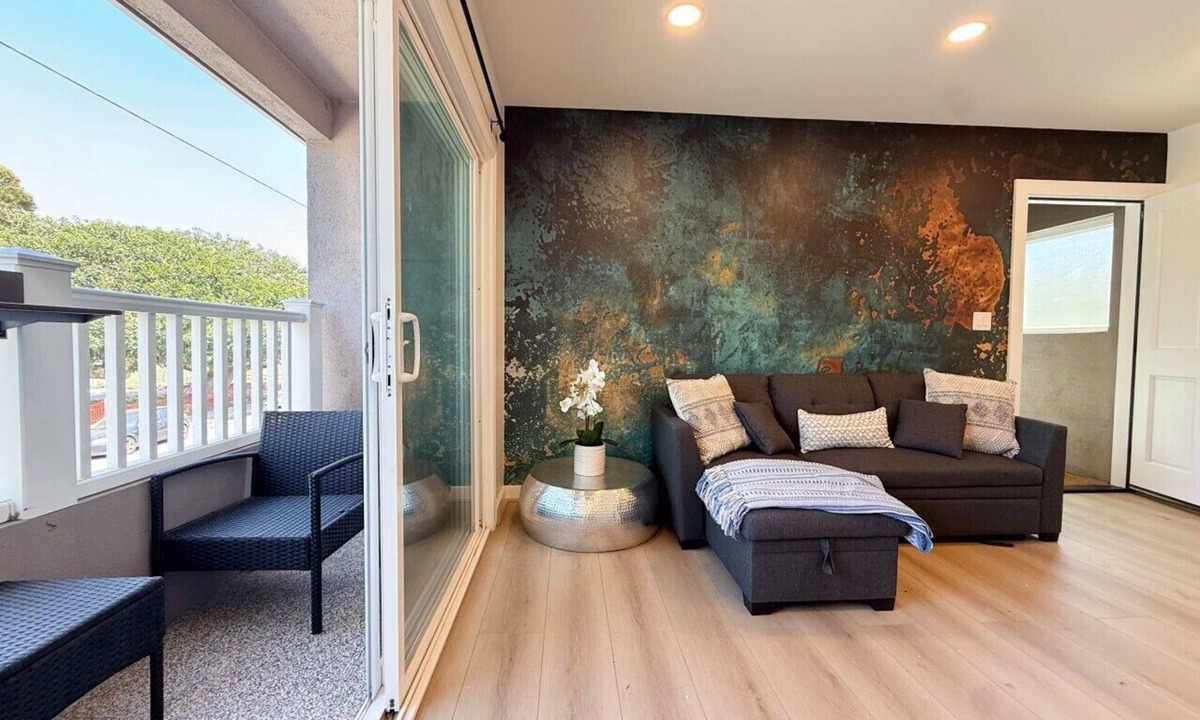 Old Towne Apartment | Bay View Beach Oasis | 2 King Beds