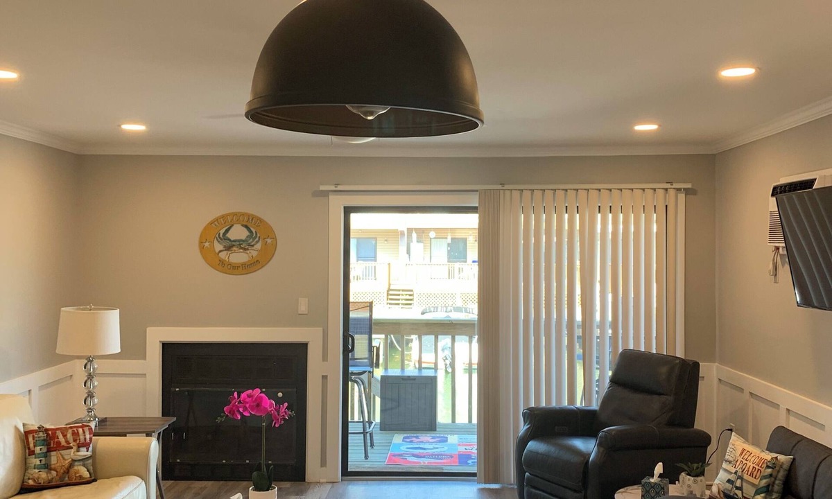 Little Salisbury Condo | Bayside Canal condo in Mid-Town Ocean City, MD Pets Welcome, No pet fee!