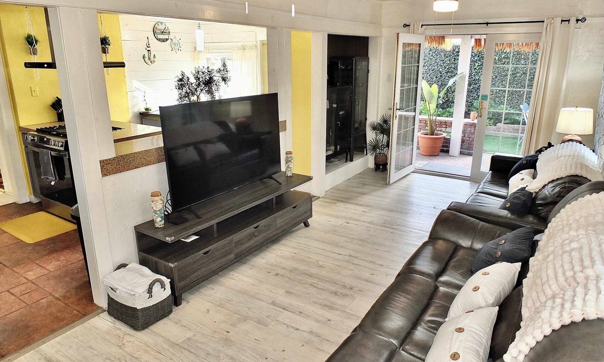 Eastside House | Beach Close, Backyard Retreat, Sleeps 4, World Cup