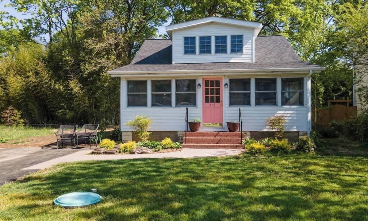 Mayo House | Beach Cottage | Walk to Beverly Triton Park