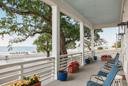 Gulfport House | Beach Retreat 11 Beds Sleeps 18 Gulfport