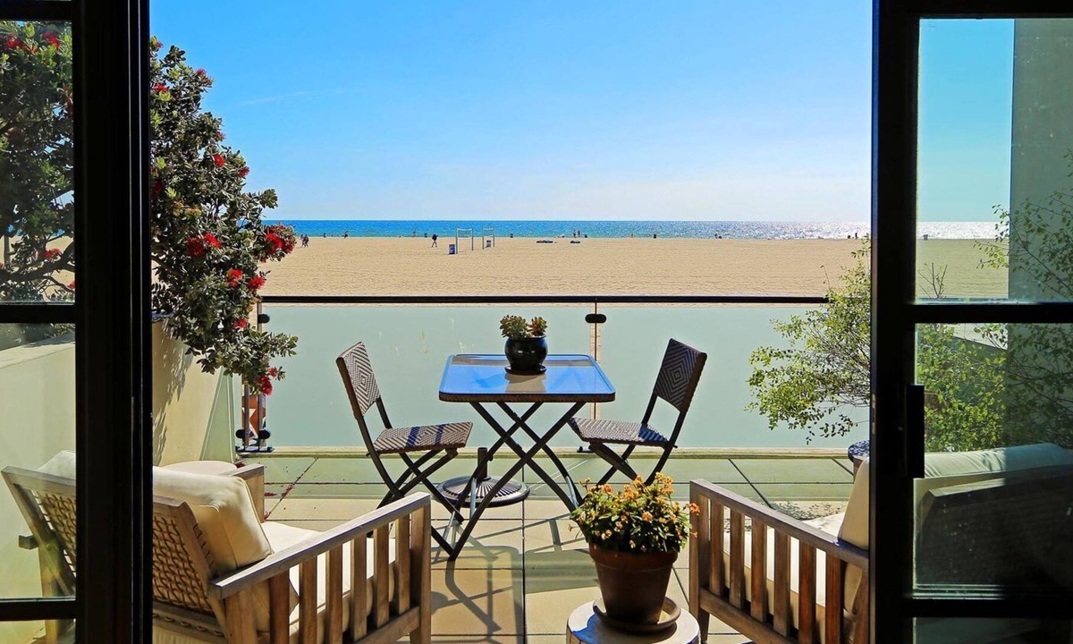 Ocean Park House | Beachfront Architectural lease on border of Santa Monica and Venice!