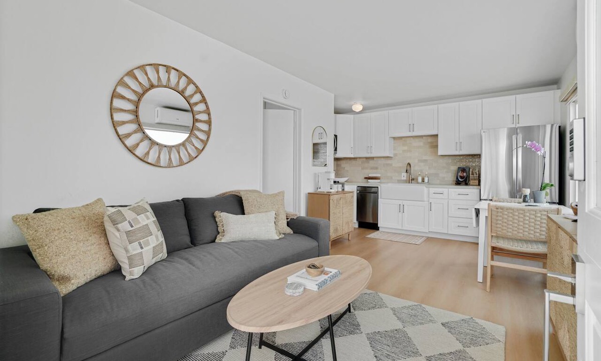 El Porto Apartment | Beachside 1BR Escape-King Bed +Full Kitchen