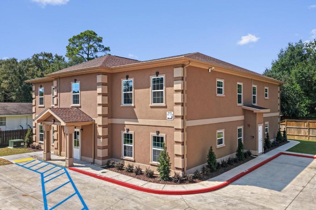D'Iberville Apartment | Beaujolais Villas