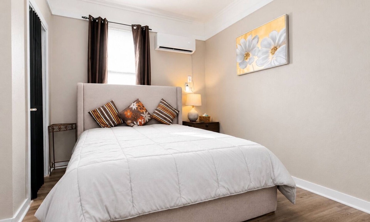 Monroe House | Beautiful 1-bedroom house with AC in welcoming Monroe