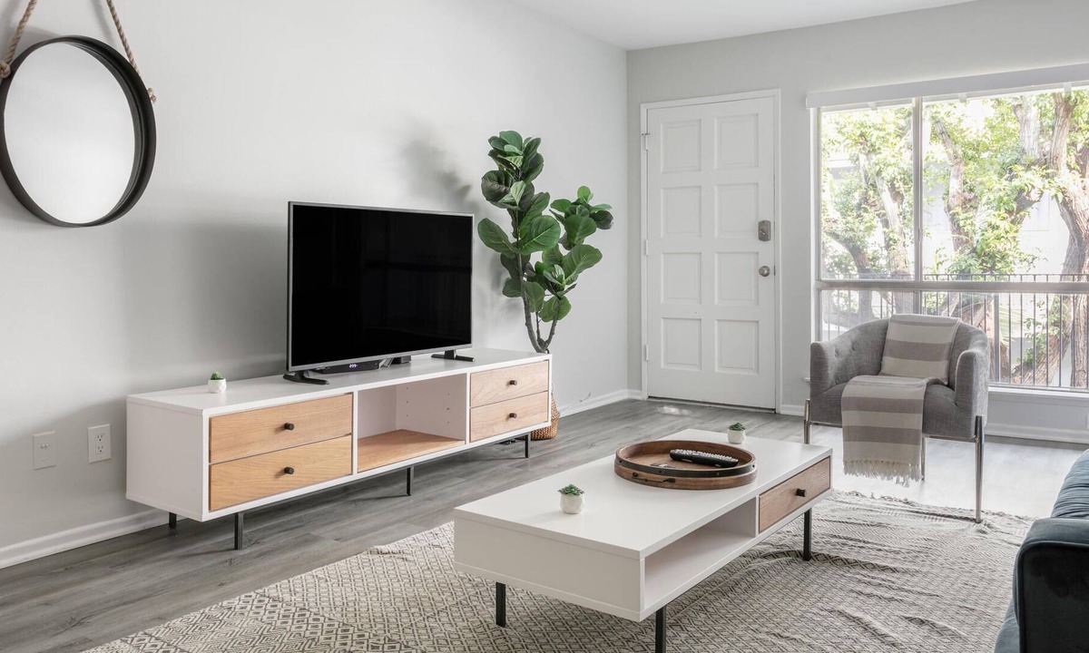 Northridge Apartment | Beautiful 1BR Apartment in Northridge Near CSUN