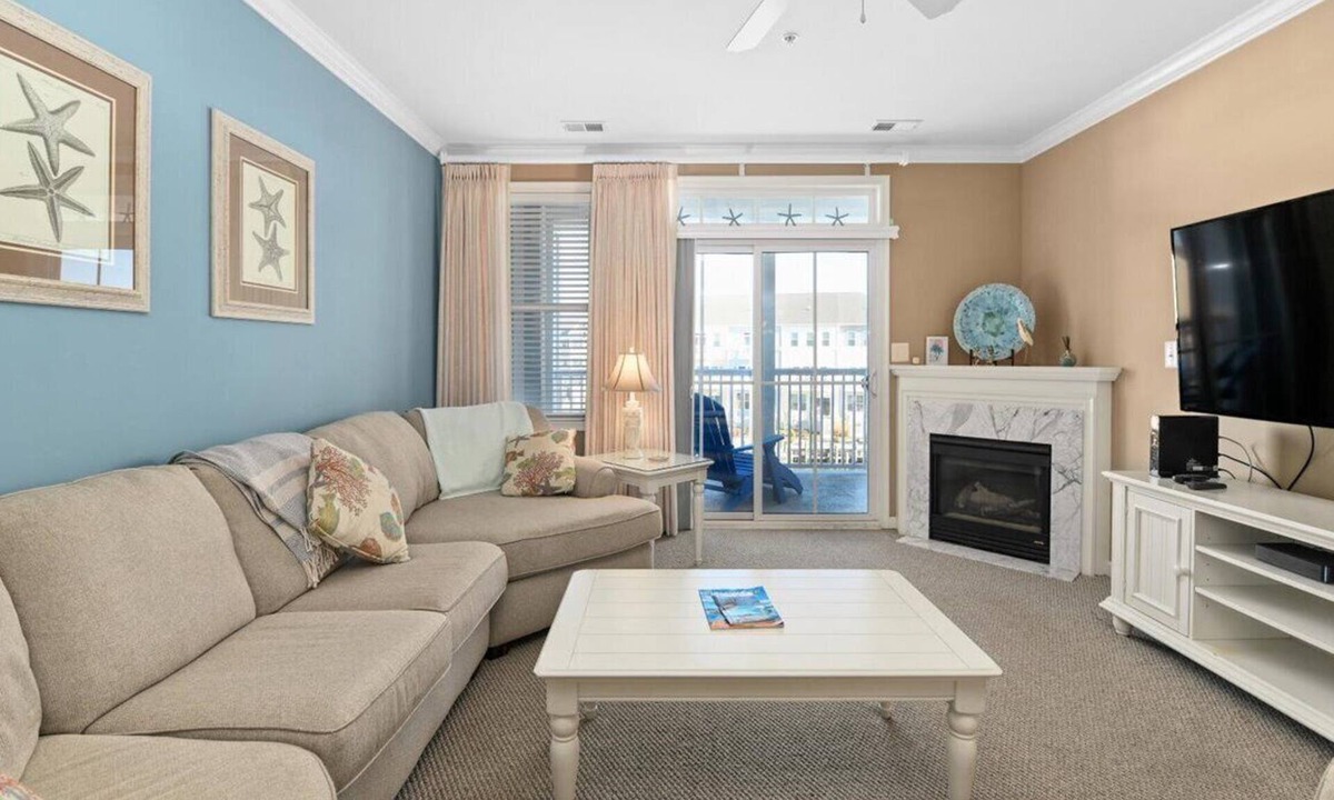 Sunset Island Condo | Beautiful 3 BR 2 BA Unit in Amenity Filled Sunset Island