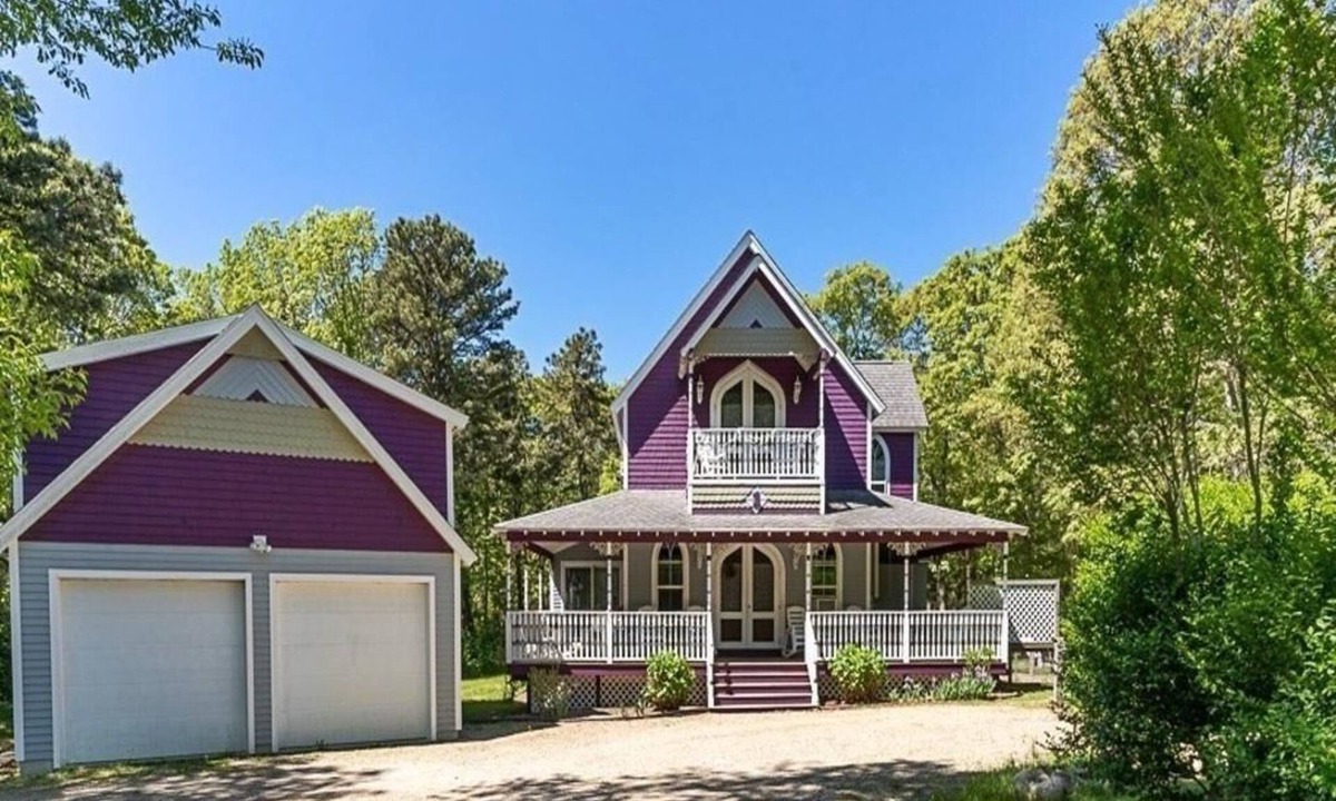 East Chop House | Beautiful 4 BR/4 BA Modern Victorian: The Mack on Winemack