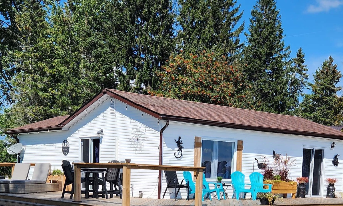 Carrying Place Cottage | Beautiful Cottage on Wellers Bay, minutes away from Prince Edward County