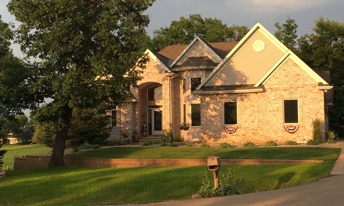 Pickett House | Beautiful Executive home! Perfect location for the 2027 EAA Airshow.