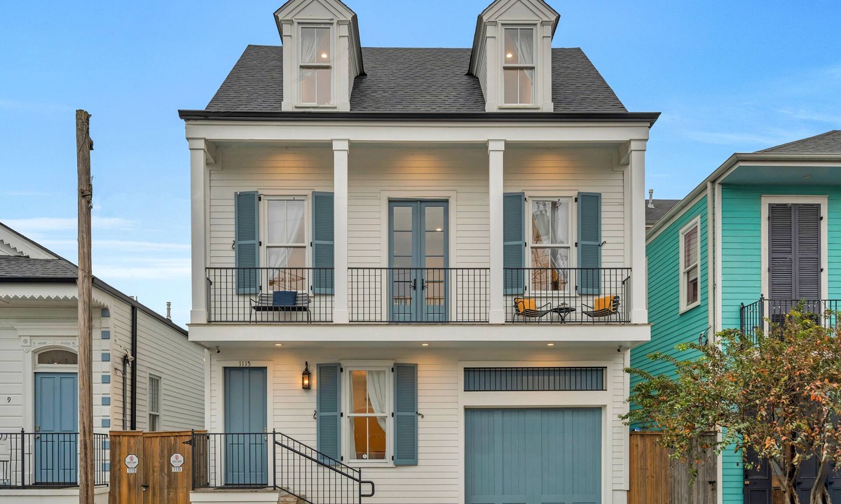 Faubourg Marigny House | Beautiful Home in The Marigny Triangle with Balcony