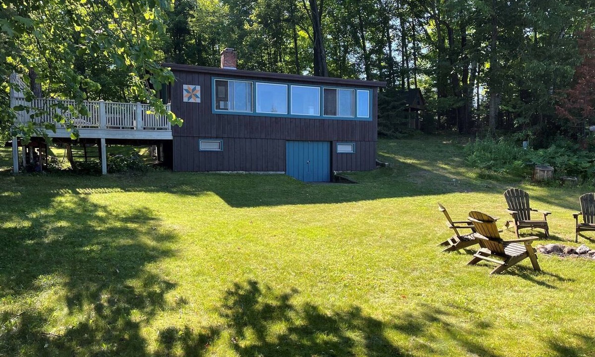 Hayward Cabin | Beautiful lakefront 3-bedroom retreat in Hayward great for a relaxing getaway