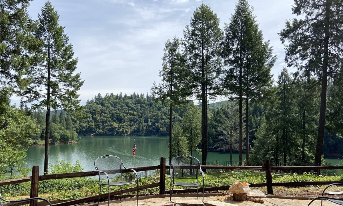 Cedar Ridge Apartment | Beautiful Rollins Lake Inn - Studio Cabin #6