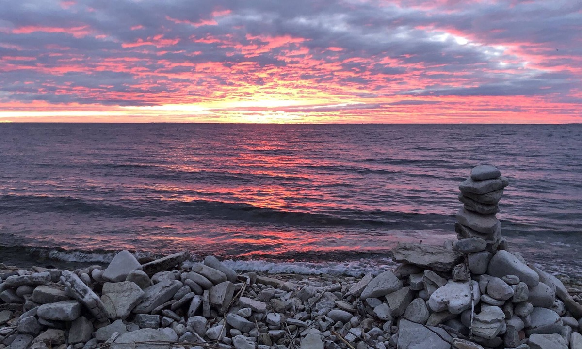 Sturgeon Bay House | Beautiful Sunsets on the Bay! Waterfront, large yard, updated home.