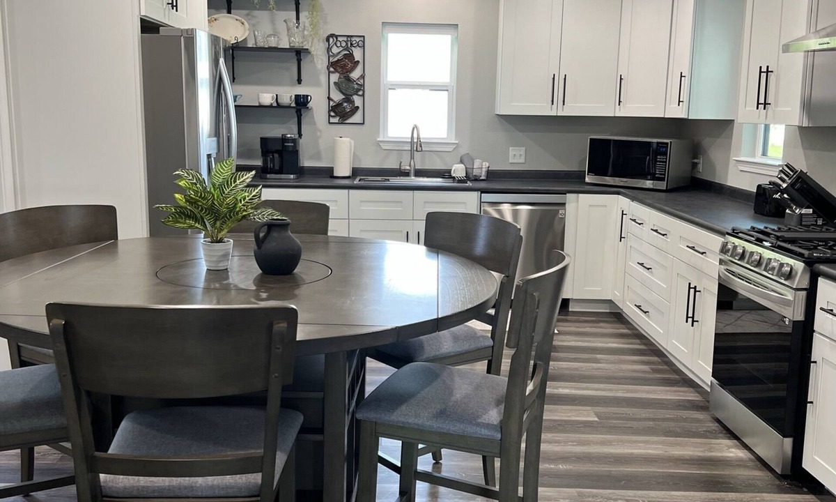 Houma House | Beautifully renovated home on Bayou Blue!