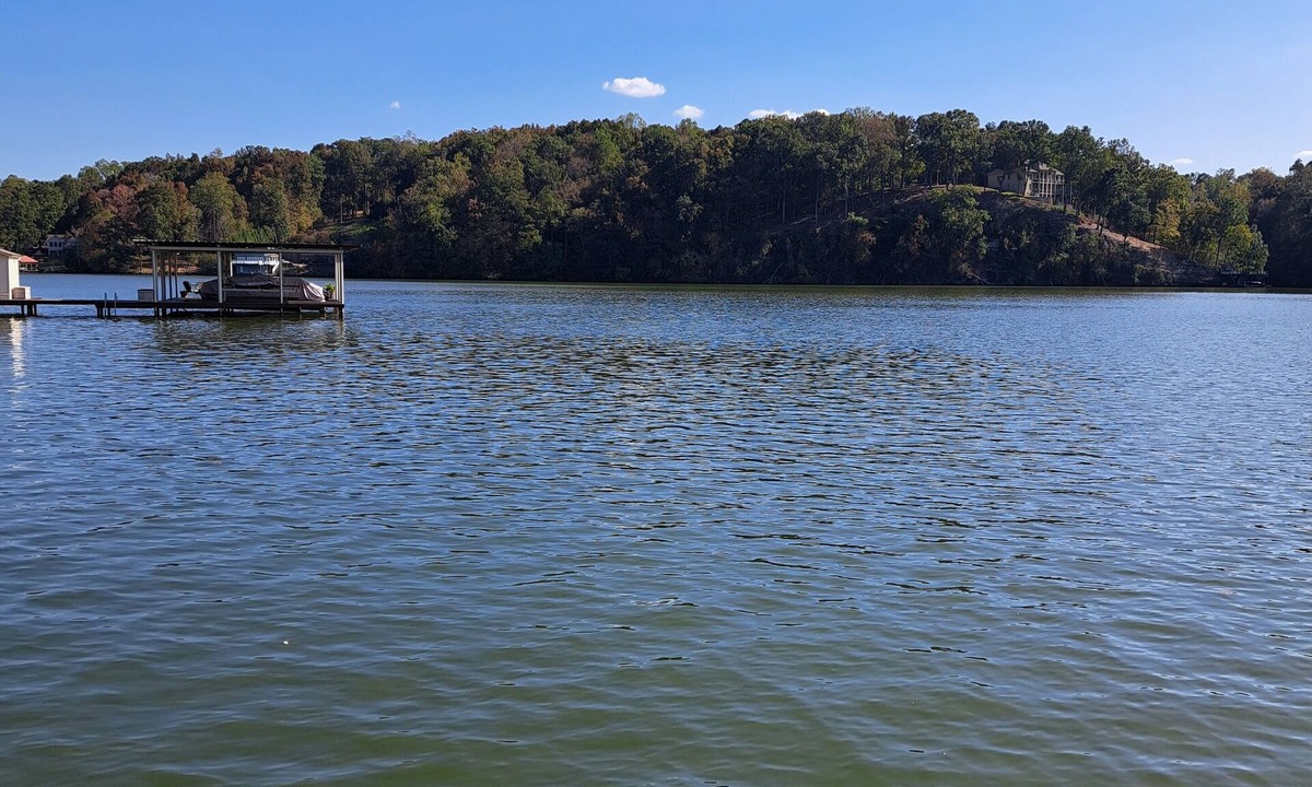 Florence House | Beaver Den Rustic lake house right on shoals Creek and Wilson lake