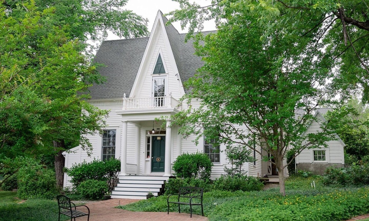 Grass Valley House | Ben Taylor Home - Beautiful Historical 1866 Estate