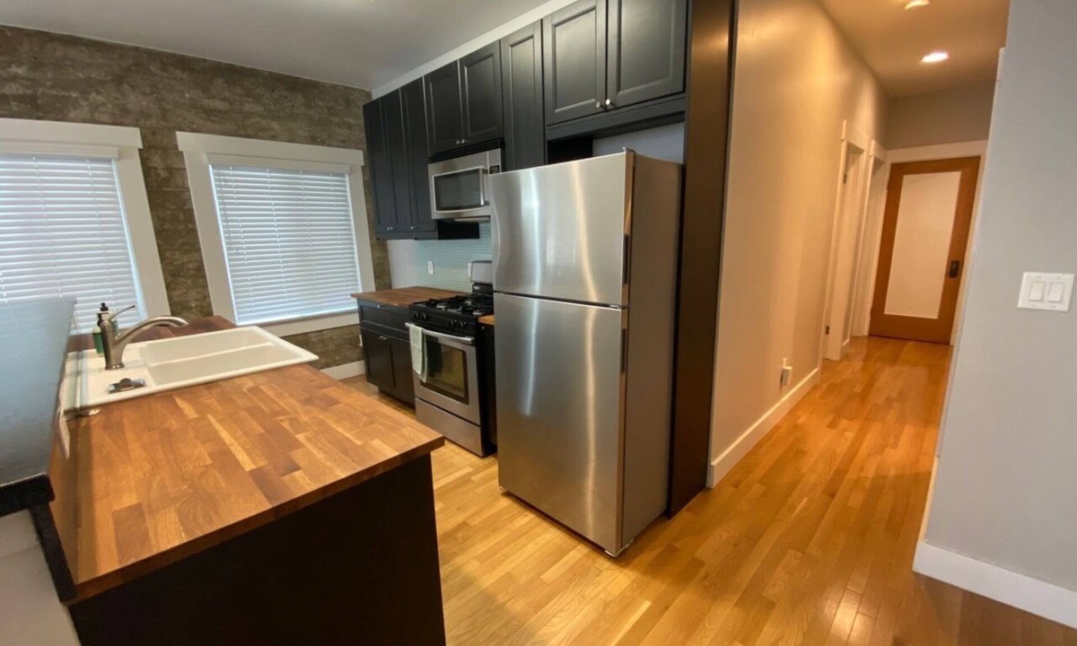 East Village Apartment | Best 2 Bedroom in Downtown Long Beach