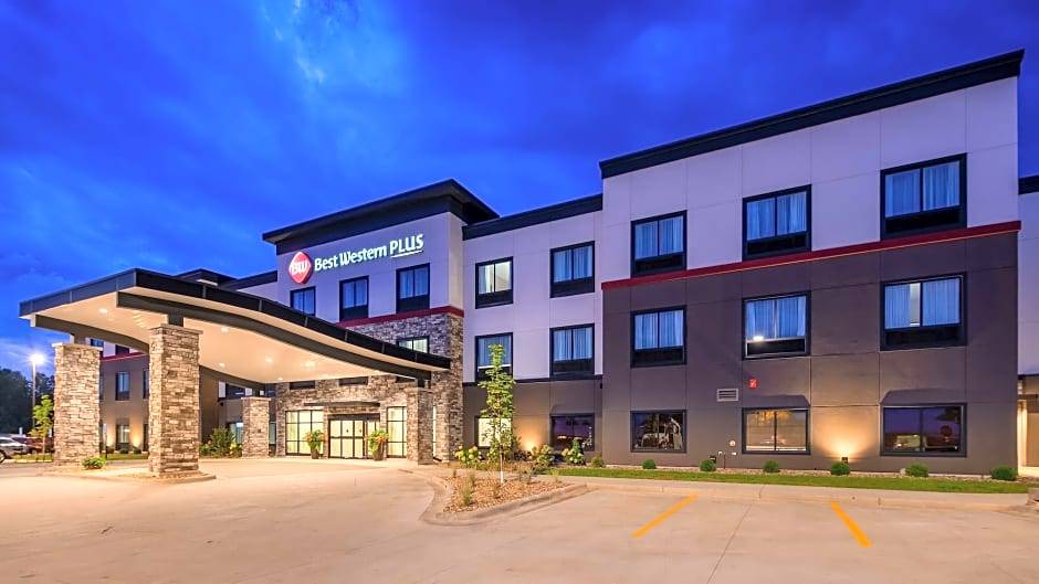 La Crescent Hotel | Best Western Plus at La Crescent Event Center