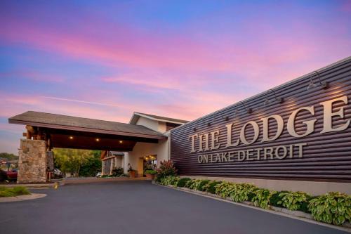 Detroit Lakes Hotel | Best Western Premier The Lodge on Lake Detroit
