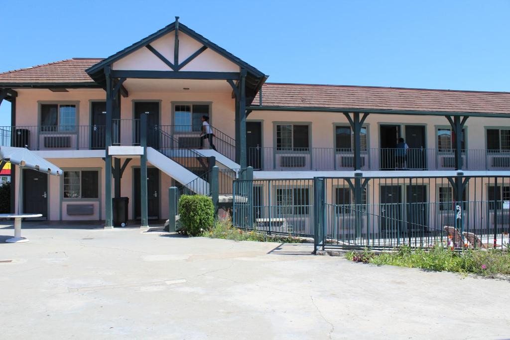 East Whittier Hotel | Best Whittier Inn