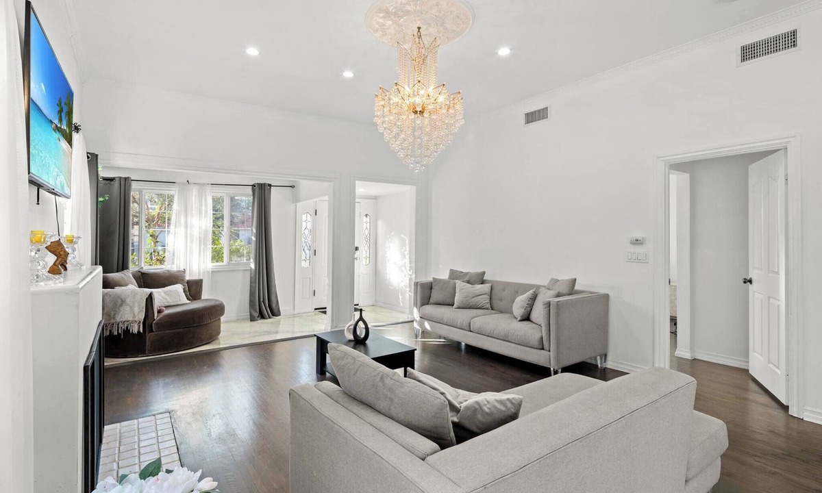 Beverly Hills House | Beverly Hills Main House 3BR Hot Tub