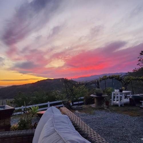 Fallbrook House | Beverlys Hilltop Retreat