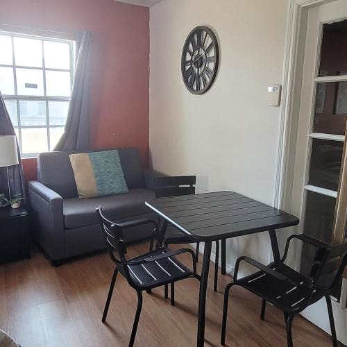Pico - Robertson Apartment | BH Adj, studio spacious BH