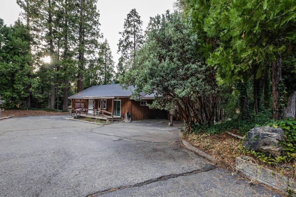 Springville House | Big+Little Nelson Chalets | Hot Tub | Game Room