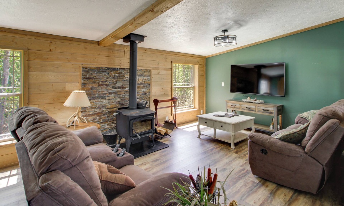 Puposky Cabin | Birch Haven Resort Cabin w/Deck: Boating On-Site
