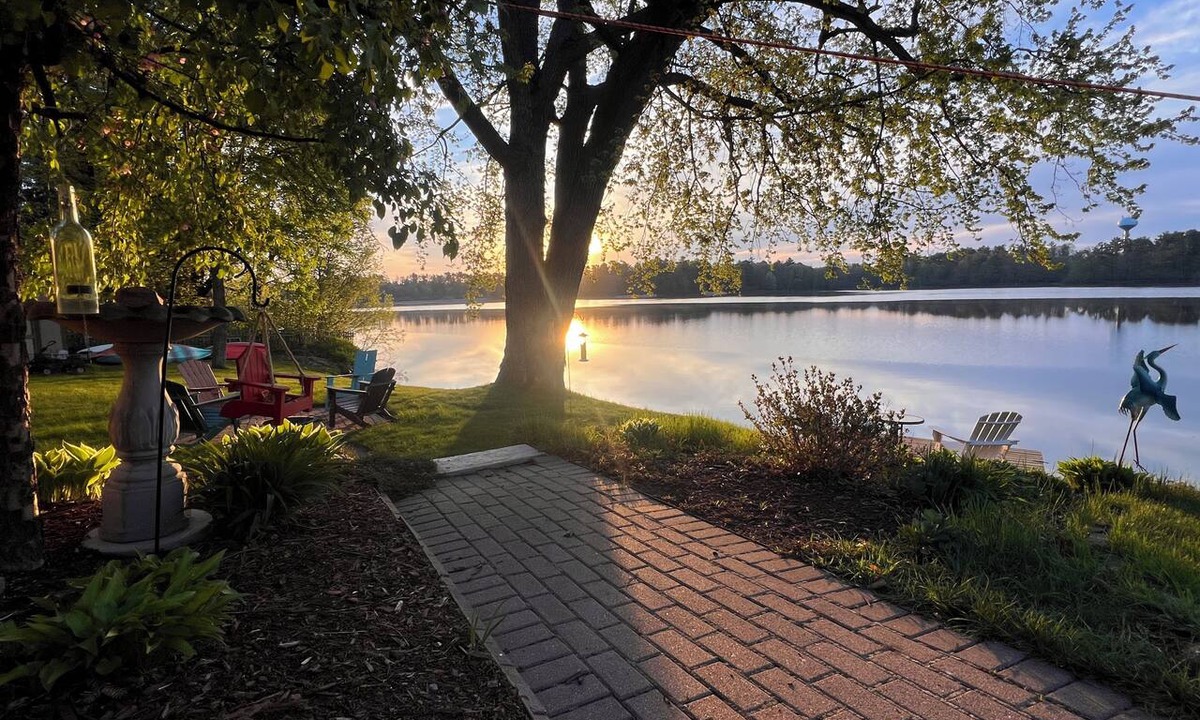 Schofield House | Blue Heron Oar’asis - 3BR Riverfront Home with Kayaks, Canoe & Fire Pit