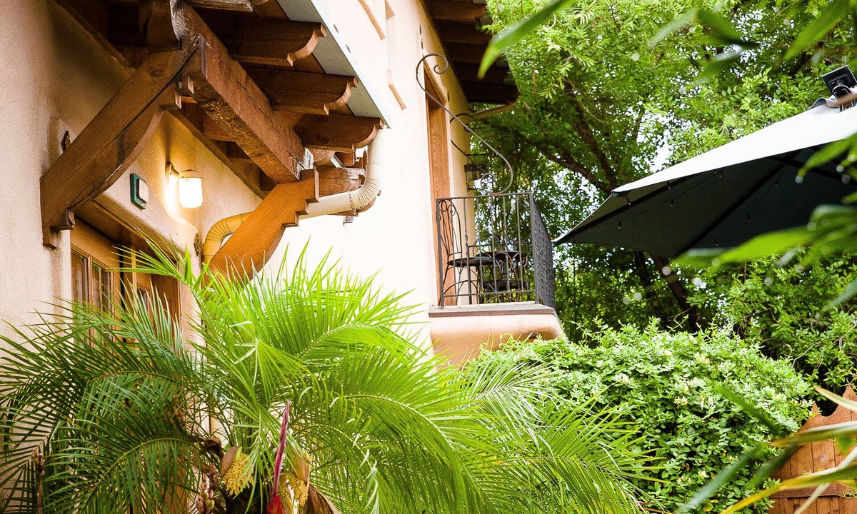 Mira Monte Hotel | Blue Iguana Inn