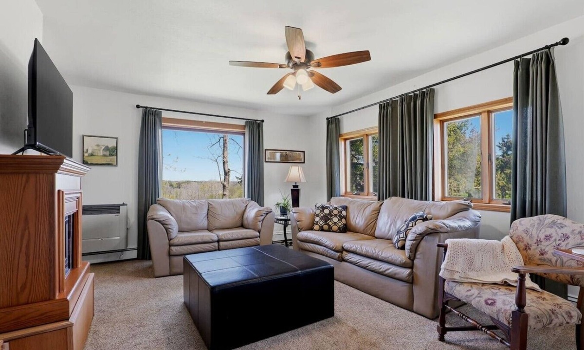 Plymouth House | Blueberry Hill - Entire Home in Plymouth