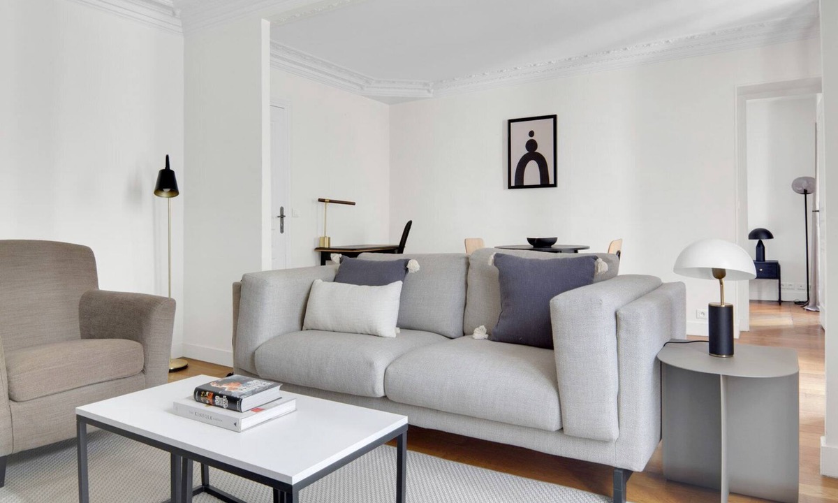 Quartier de Rochechouart Apartment | Blueground | Notre Dame de Lorette, elevator