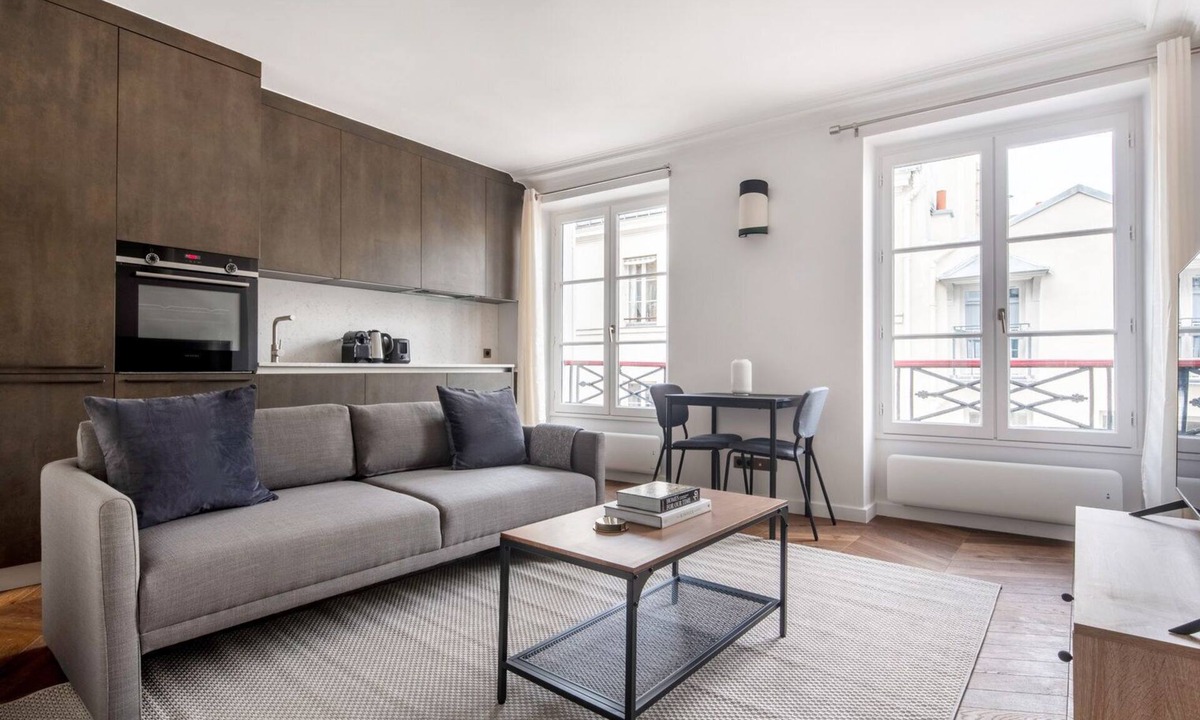 Quartier de la Place-Vendome Apartment | Blueground | Saint-Honoré, near shopping