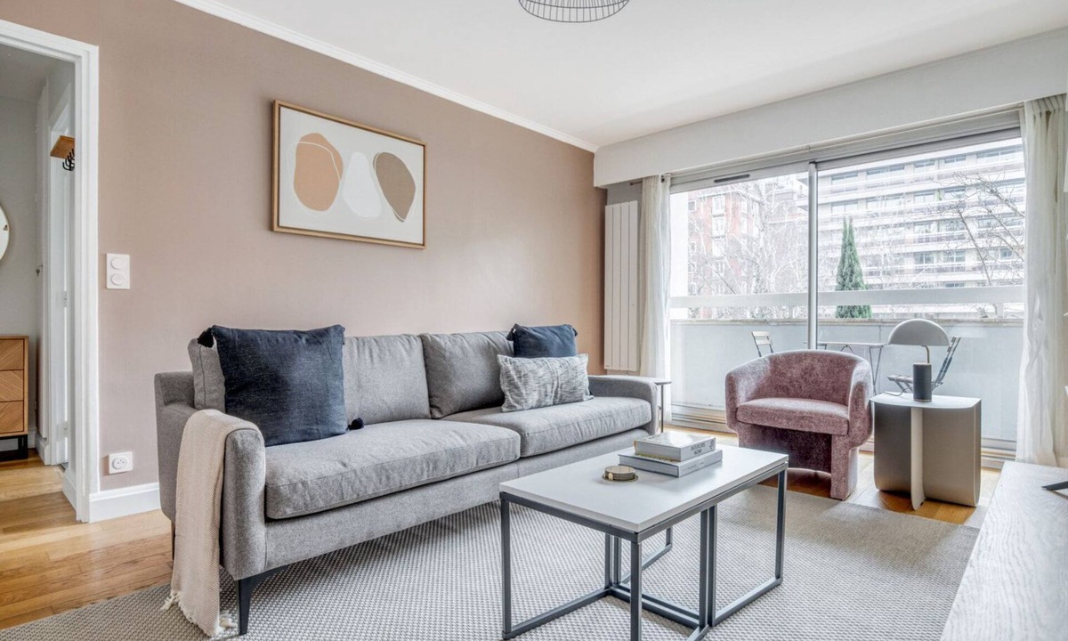 Ternes Apartment | Blueground | Ternes, balcony, nr Porte Maillot